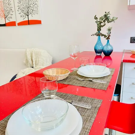 Loft By The Sea & Parking Apartment