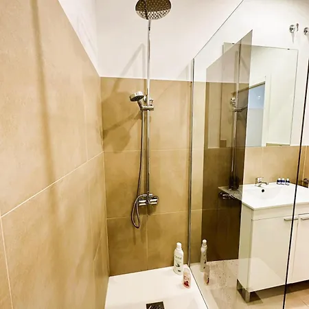 Loft By The Sea & Parking Apartment